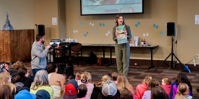 'Duck Dynasty' star Missy Robertson slams behavior of library staff at Kirk Cameron event in Tennessee 2 missy robertson library reading