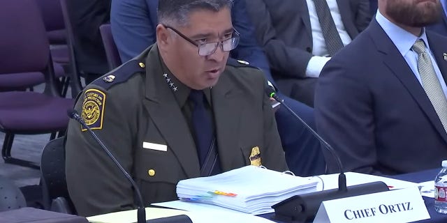 Республиканцы Палаты представителей Родины отмечают 100 дней «запоздалого» наблюдения за пограничным кризисом в Китае 1 15 марта 2023 г .: Начальник пограничной службы Рауль Ортис дает показания на слушаниях по вопросам национальной безопасности.