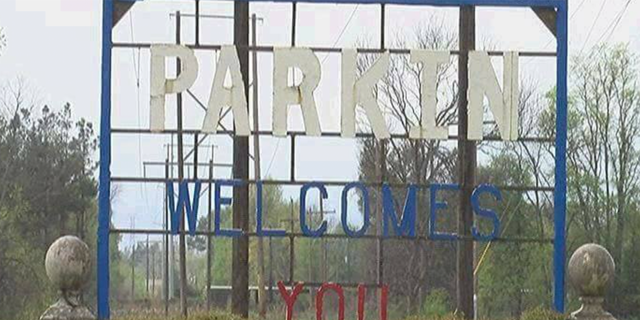 A sign in Parkin, Arkansas, welcoming visitors. 