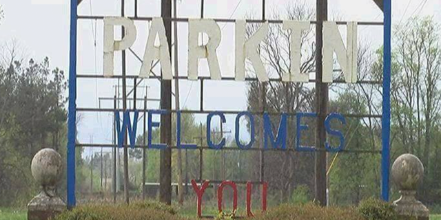 A sign in Parkin, Arkansas, welcoming visitors.