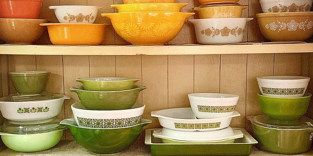 A complete color wheel of vintage Pyrex bowls is on display at Rosie’s Vintage in Huntington on Long Island, New York. For more information, anyone can visit RosiesVintageStore.com.