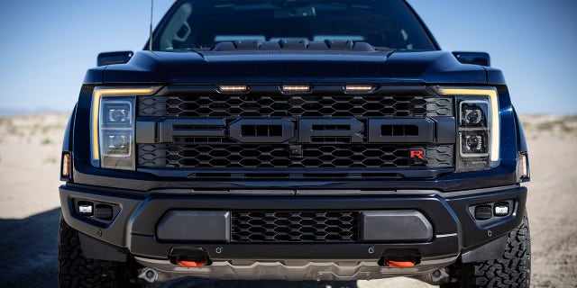 The Raptor R is so wide it requires three amber marker lights.