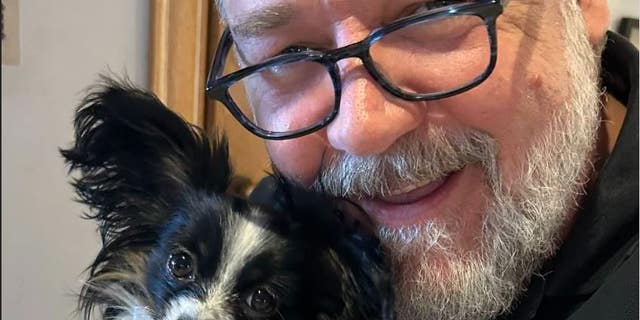 Russell Crowe says his puppy Louis died in his arms while he tried to get him to a vet. 