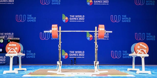 Panggung di acara powerlifting kelas menengah putra selama The World Games 2022 9 Juli 2022, di Gedung Konser Kompleks Konvensi Birmingham-Jefferson di Birmingham, Alabama.