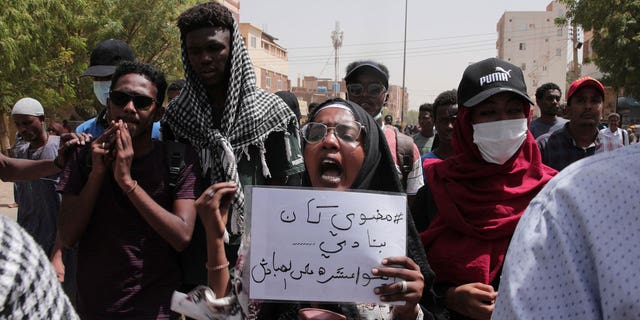 Eight pro-democracy activists in Sudan have been acquitted of killing an intelligence agent.