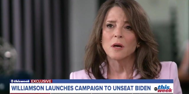 Marianne Williamson duduk untuk wawancara di ABC "Minggu Ini: pada hari Minggu.