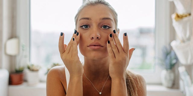 Through a viral TikTok trend, teens are applying Burt's Bees Lip Balm to their eyelids — and experts are responding.