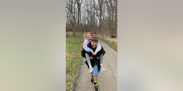 After their two kids died in a falling tree accident, parents rent billboard 'to save another life' Xander, 9, and Ziva, 8, were riding on a golf cart with their parents when a tree fell and the branches landed on them.