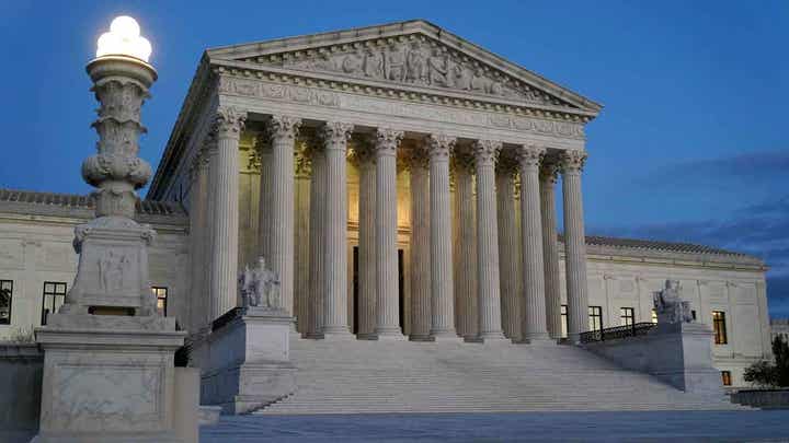 El fiscal general de Idaho, Raúl Labrador, se pronuncia sobre el caso del Tribunal Supremo relativo a los deportes femeninos.