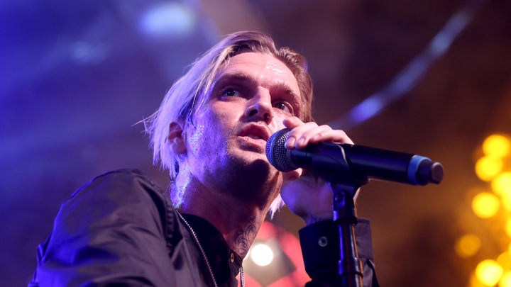 Nick Carter holds back tears as Backstreet Boys honor passing Of Aaron Carter at London concert