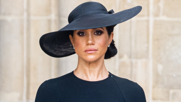 Prince Harry, Meghan Markle appear at Pasadena evacuation site