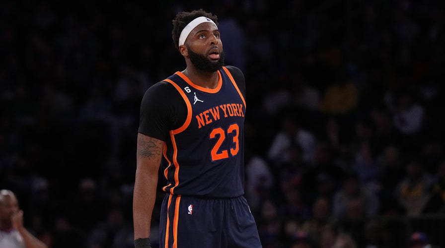 Knicks star takes in his grieving high school basketball coach as new roommate