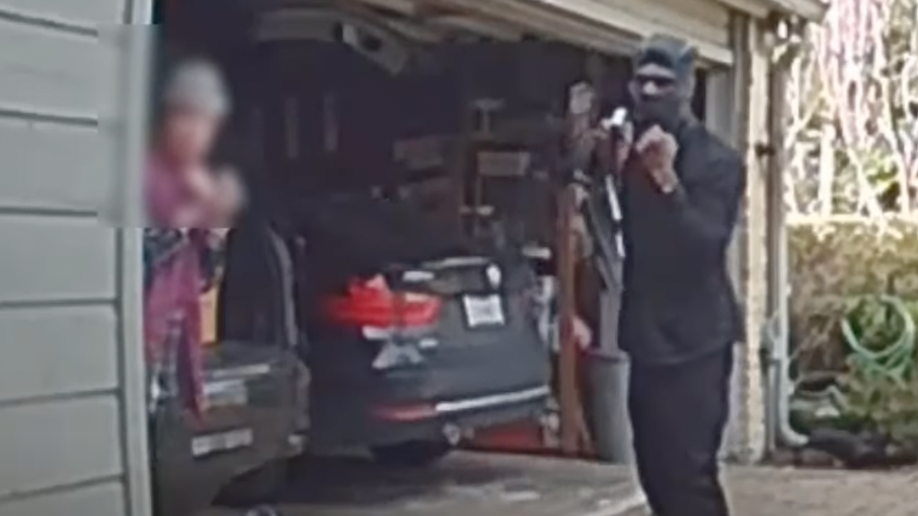 Houston Police Identify Suspect Accused Of Robbing Elderly Woman At Houston Police Identify Suspect Accused Of Robbing Elderly Woman At