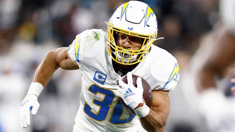 Los Angeles Chargers running back Austin Ekeler (30) and Los