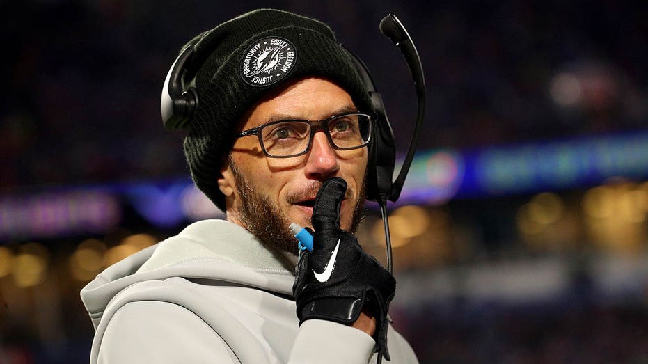 Dolphins' Mike McDaniel makes hilarious crack about Commanders' value