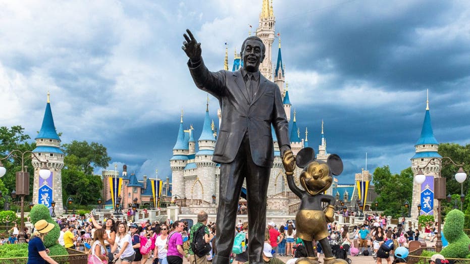 Statue of Walt Disney and Mickey at Disney World