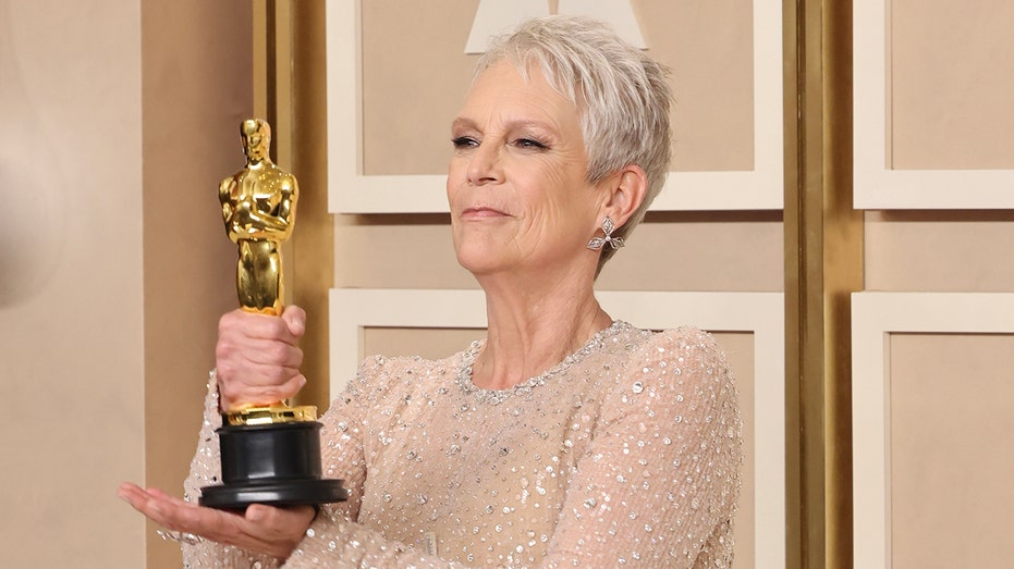 Actress Jamie Lee Curtis reveals 'de-gendered' Oscar award sits in her office: 'There's no genitalia on it'