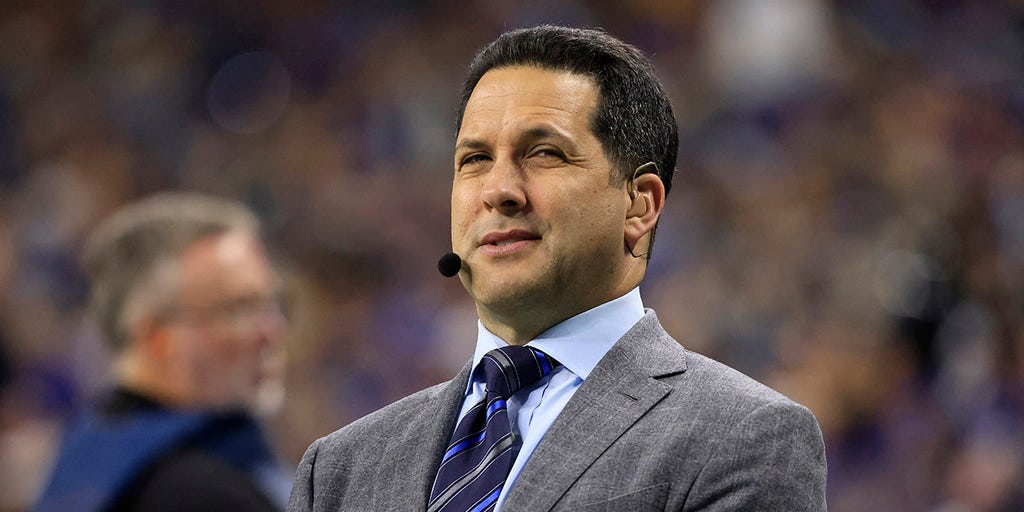 Adam Schefter's phone hilariously went off during ESPN NFL broadcast