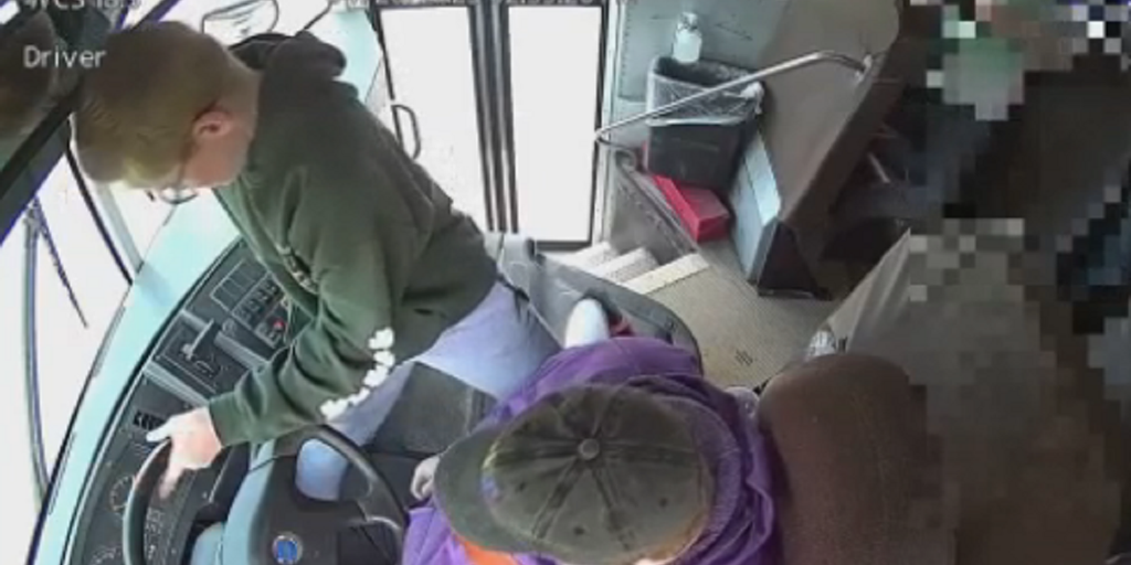 Hero kid who saved busload of children credits lack of cellphone - Vimarsana News