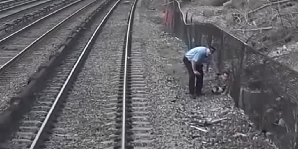 MTA train crew carries out 'daring rescue' of 3-year-old child with autism on tracks near New York City - Vimarsana News
