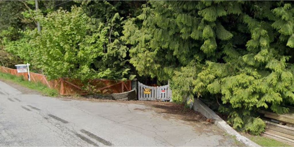 Vancouver police remove, arrest squatter who set up encampment on one of city's most expensive properties - Vimarsana News