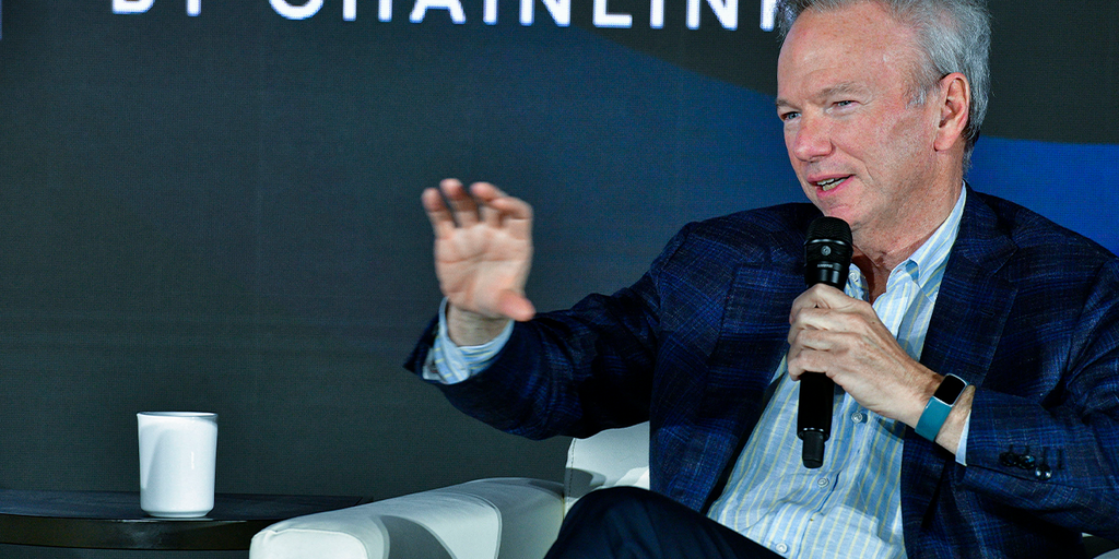 Cyberattacks, AI-human love are major challenges of artificial intelligence boom, former Google chief warns - Vimarsana News