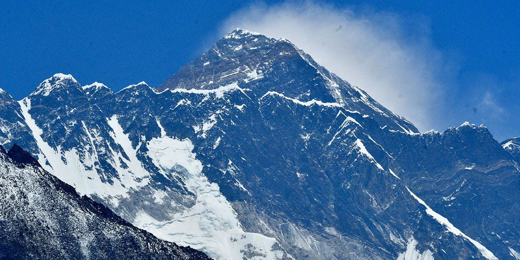 everest.jpg?ve=1&tl=1