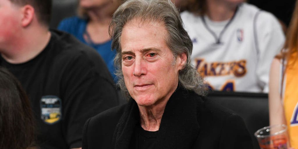 Richard Lewis diagnosed with late-onset Parkinson's disease: 'Luckily, I got it late in life' - Vimarsana News