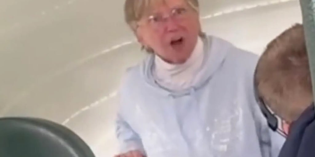 Ohio bus driver 'won't take back' profanity-laced rant at students caught on camera - Vimarsana News