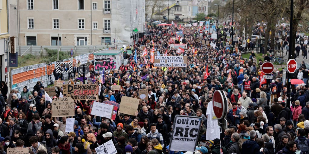 Disorderly protests hit France for the 11th day, but number of strikers falls - Vimarsana News