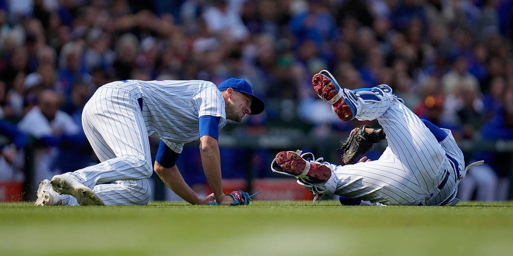 Cubs' Drew Smyly loses perfect game bid on mishap with catcher