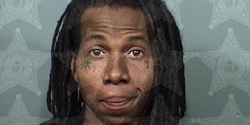 Florida man pulls out machete at bar after request for another karaoke song denied, deputies say - Vimarsana News