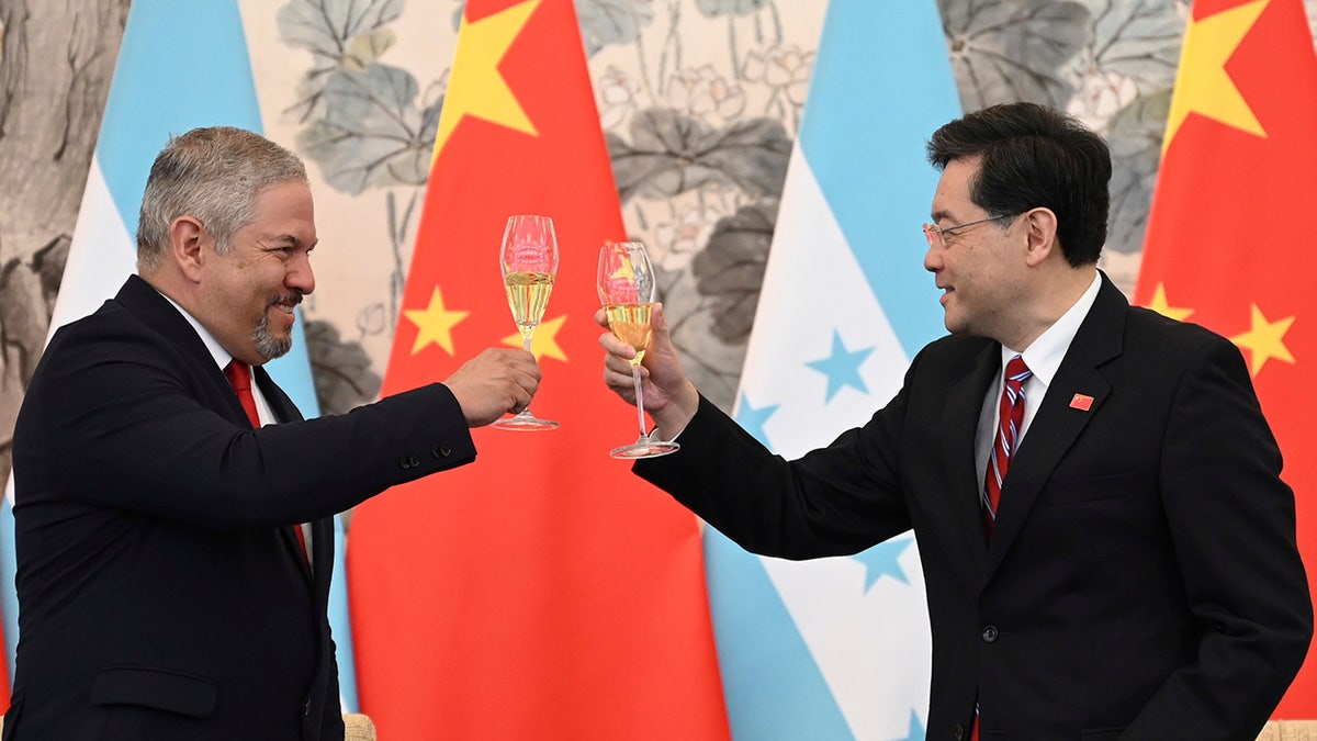 Honduras and Chinese officials cheer new partnership