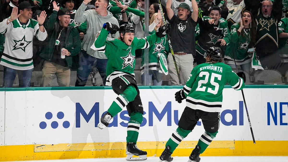 Roope Hintz celebrates scoring a goal agains the Wild