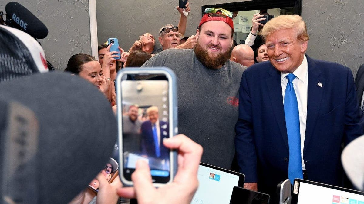 Trump poses for photo with supporter pizza