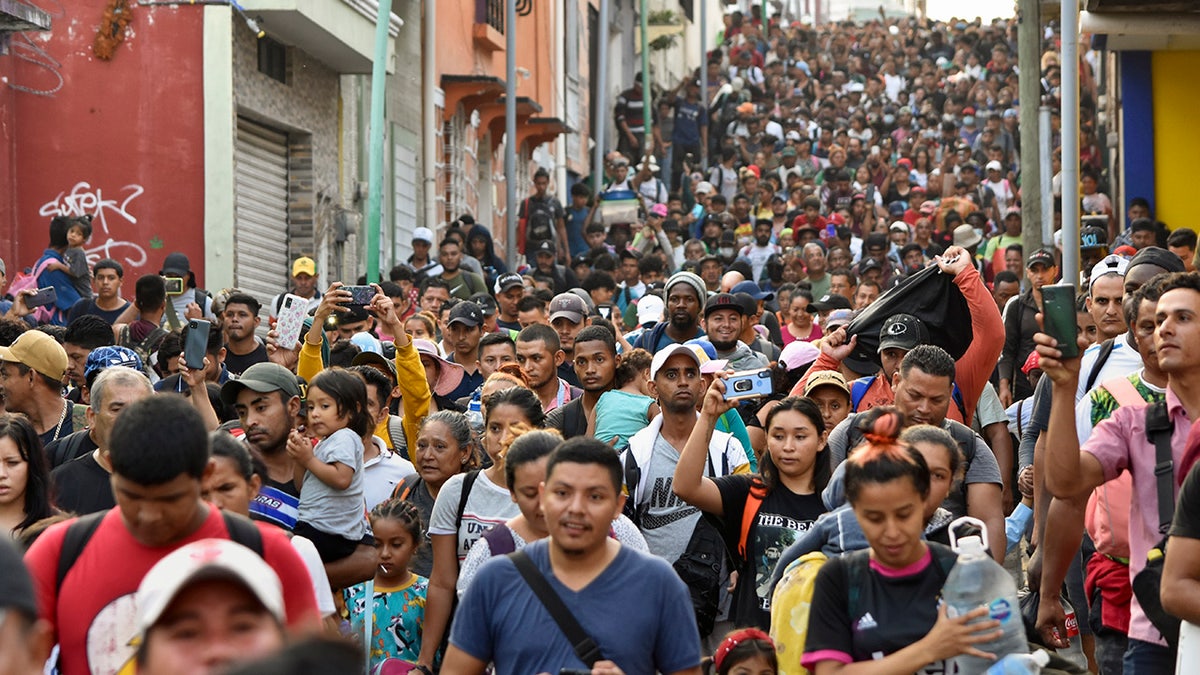 Migrants march to Mexico City