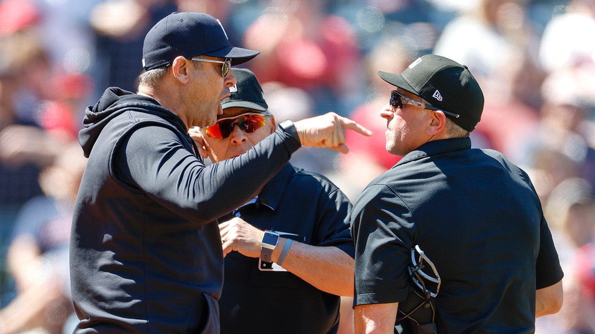 Yankees-Guardians umpire leaves game after taking throw to head