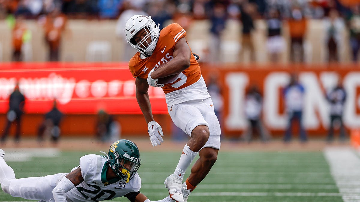 2023 NFL Draft: Atlanta Falcons buck running back trend and take Texas' Bijan  Robinson at No. 8