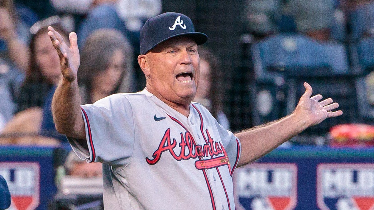 Braves' Brian Snitker Ejected Following Animated Argument With Umpires ...