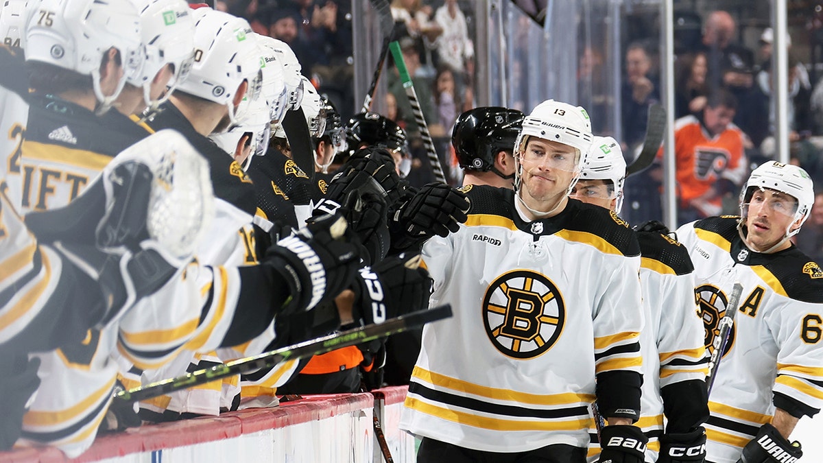 Bruins win 63rd game, breaking NHL's single-season victory record 