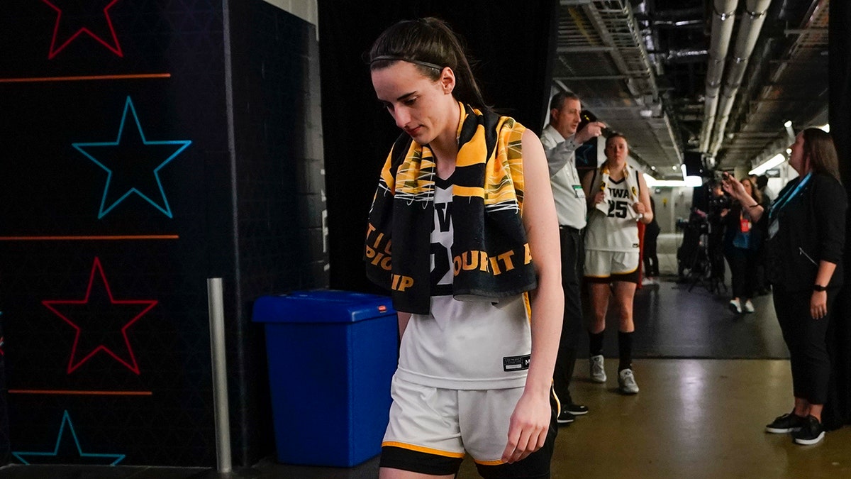 Iowa's Caitlin Clark Receives Praise From LSU's Kim Mulkey After Hard ...