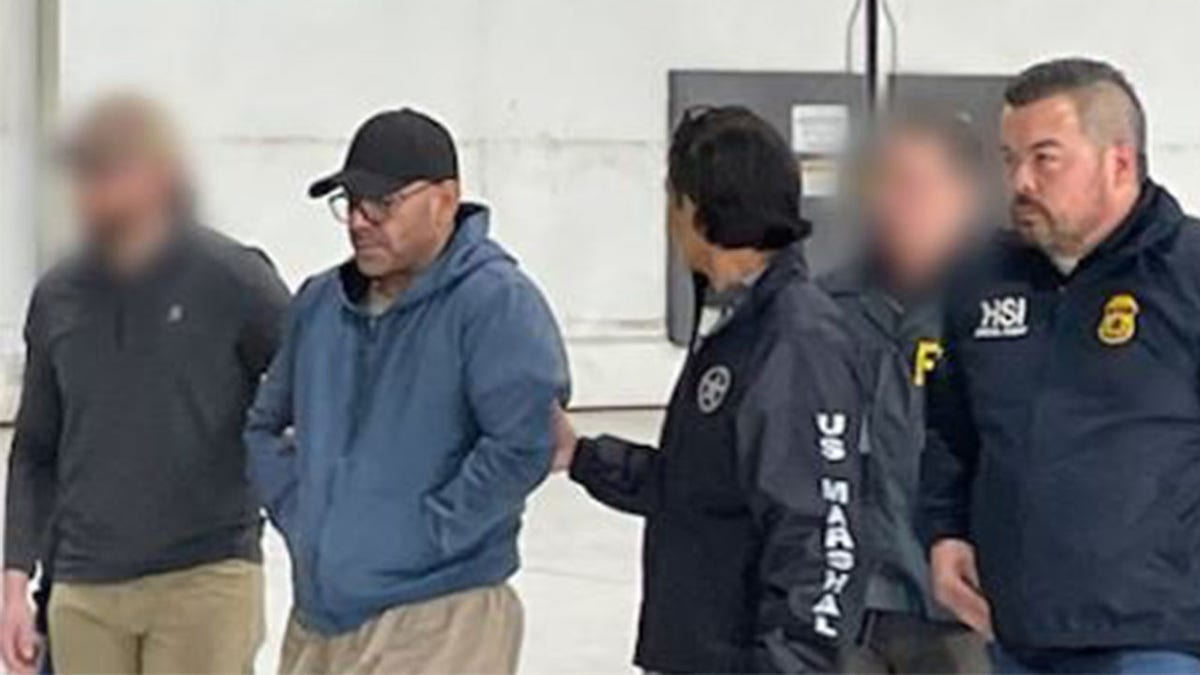 a Sinaloa cartel hitman with HSI and FBI officers