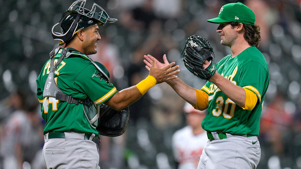 Carlos Perez greets Chad Smith