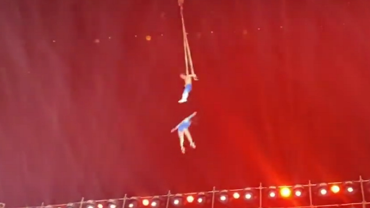 Chinese acrobat falls to death during performance