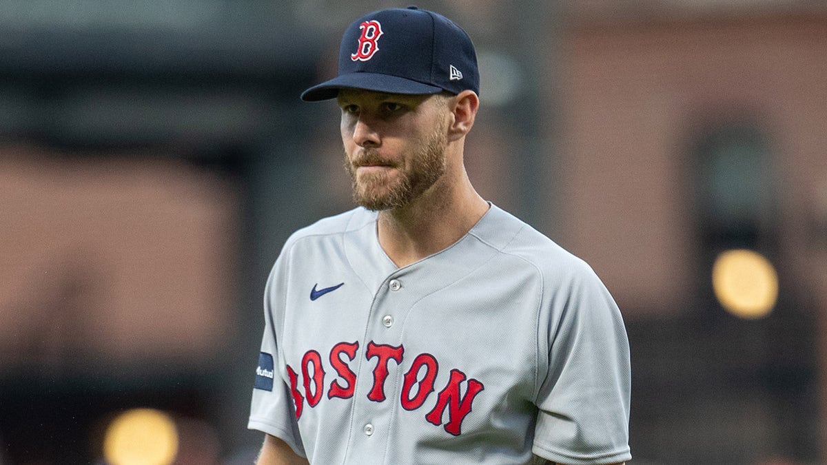 Braves sign oft-injured pitcher Chris Sale to 2-year contract extension ...