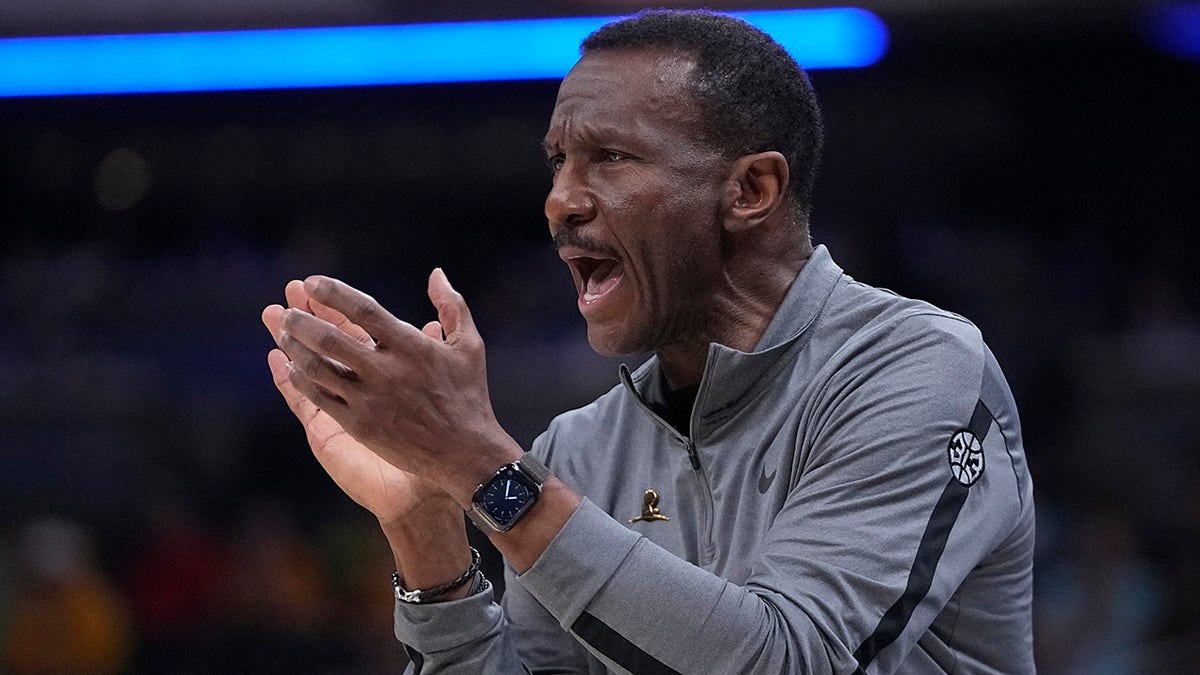 Dwane Casey vs the Pacers