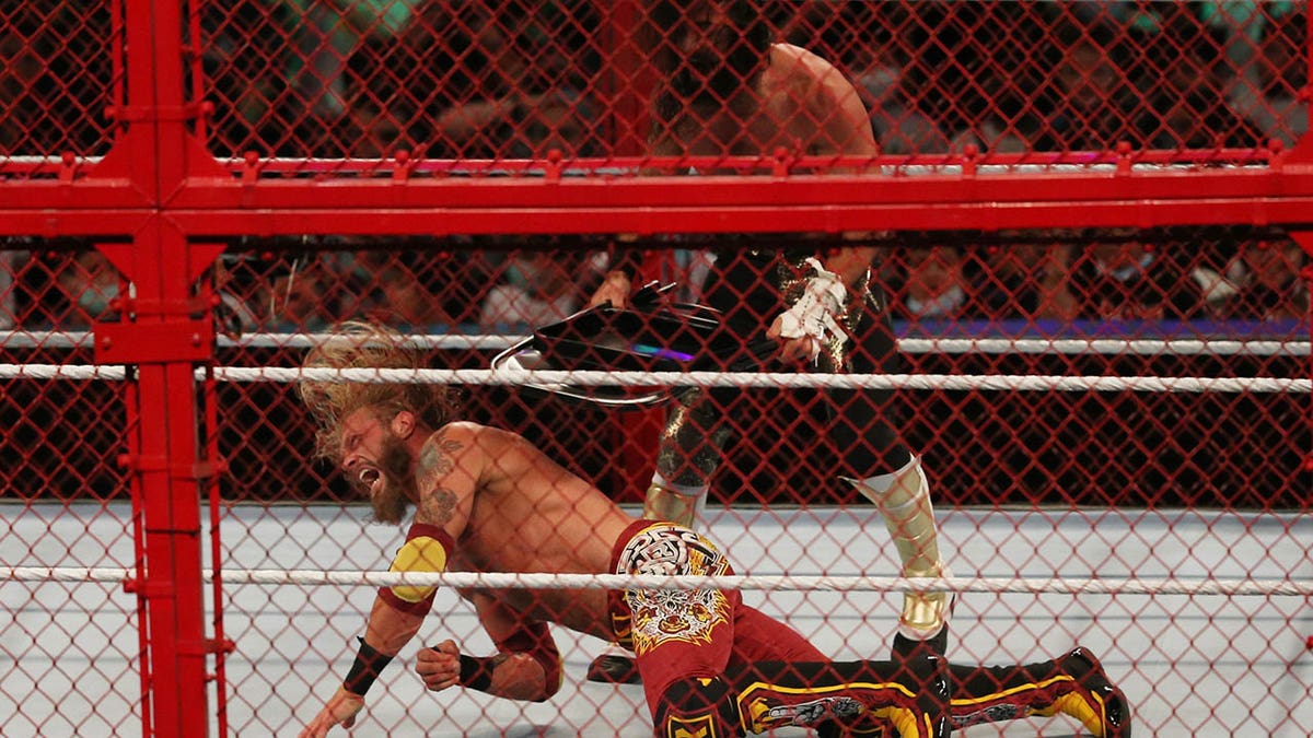 Edge vs Seth Rollins