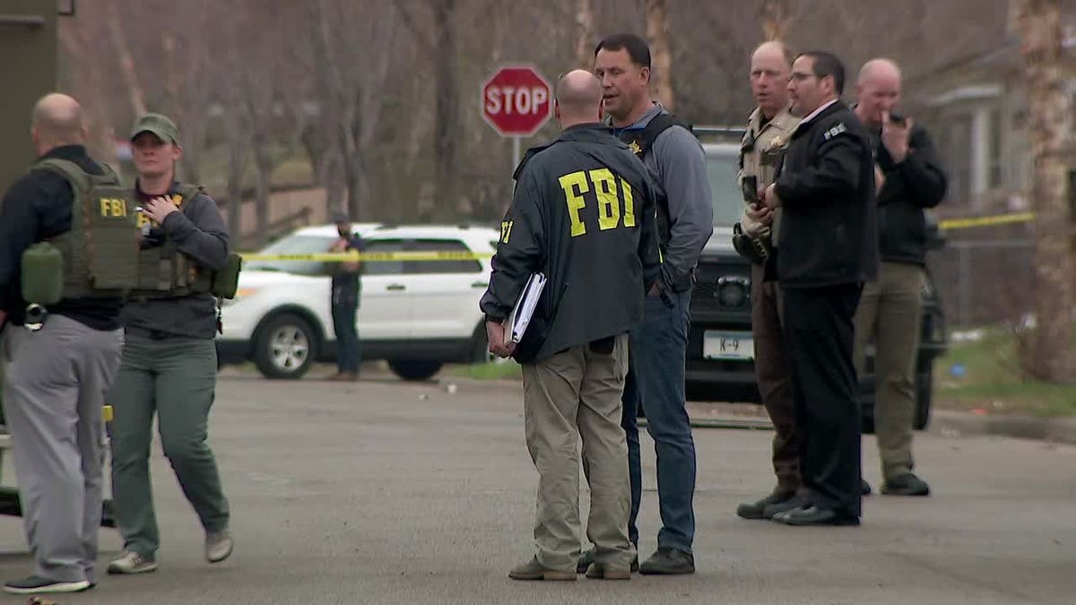 FBI Minneapolis standoff with suspect