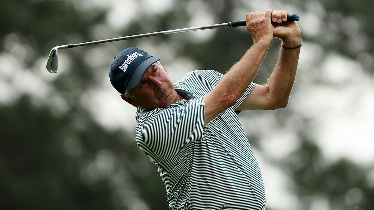 Fred Couples finishes swing