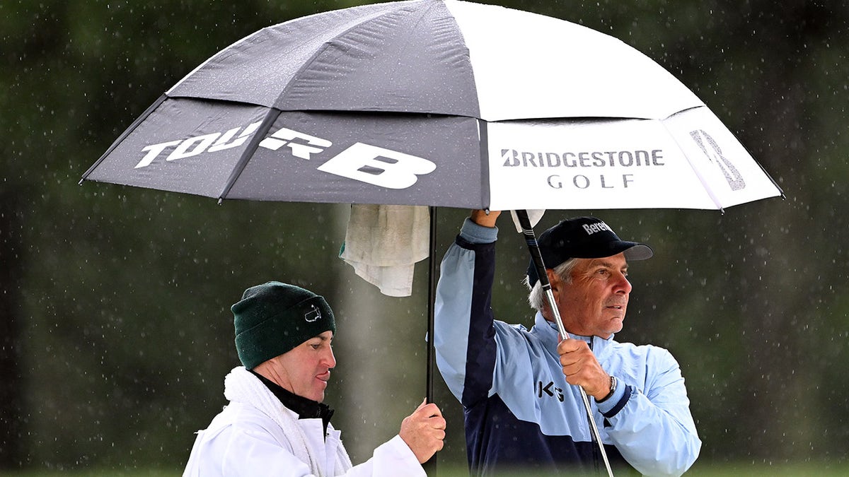 Fred Couples in the rain